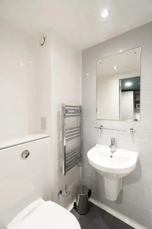 Toilet sink heated towel rail mirror bathroom at Bradbury Place in Belfast Student Accommodation