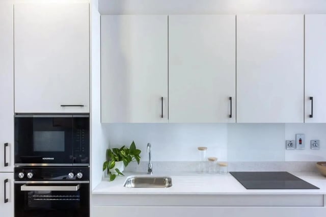 Modern kitchen with oven microwave sink hob kitchen at Stoneybatter Place in Dublin Student Accommodation