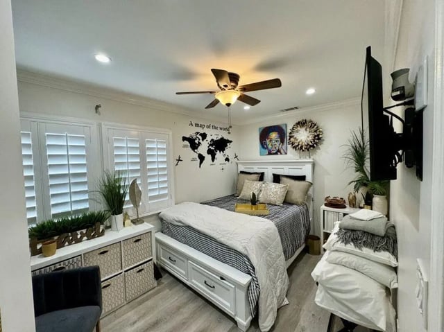 Bed storage drawers map artwork ceiling fan bedroom at Universal Student Housing in Los Angeles Student Accommodation