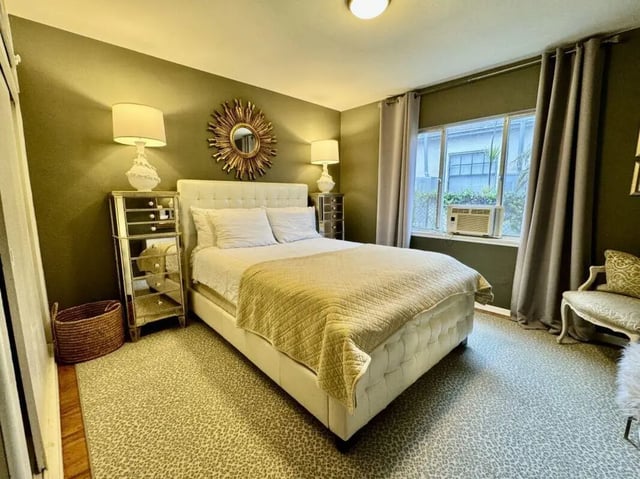Bed lamps mirrored dresser sunburst mirror bedroom at Universal Student Housing in Los Angeles Student Accommodation