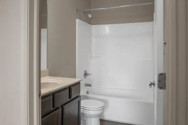 Sink cabinet toilet shower bathtub bathroom at 10 North in Bloomington Student Accommodation