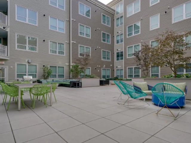 Courtyard with tables chairs seating and grilling station exterior at College and Crown Apartments in New Haven Student Accommodation
