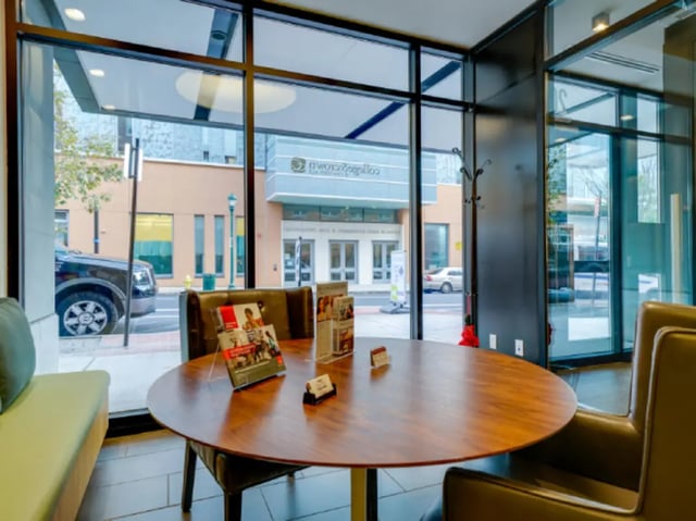 Circular table with chairs and magazines lounge area at College and Crown Apartments in New Haven Student Accommodation