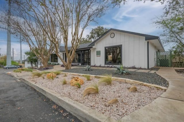 White building with large windows exterior at The Timbers in San Marcos Student Accommodation