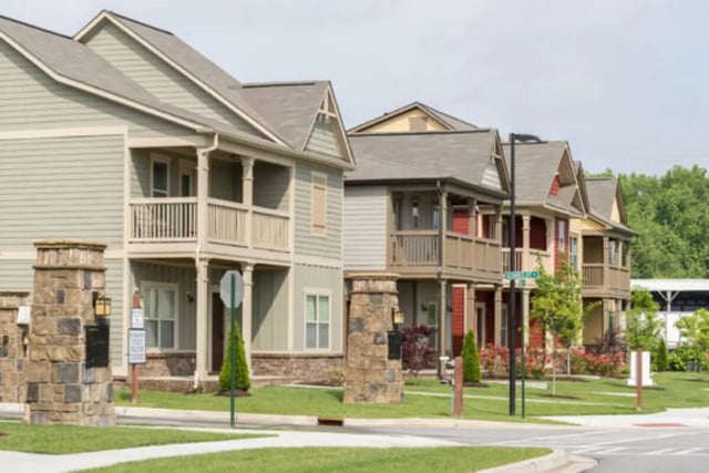 Townhouses with balconies and manicured lawns exterior at Brexx at Louisville in Louisville Student Accommodation