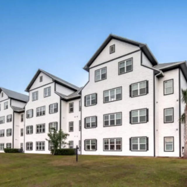 White buildings with many windows exterior at Bellamy Daytona in Daytona Beach Student Accommodation