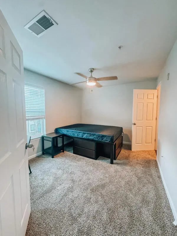 Bed with drawers nightstand ceiling fan bedroom at Altitude Baton Rouge | Apartment Complex in Baton Rouge Student Accommodation