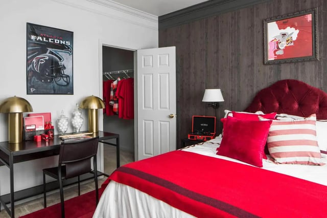 Desk lamp poster closet red bedding bedroom at The George in Statesboro Student Accommodation