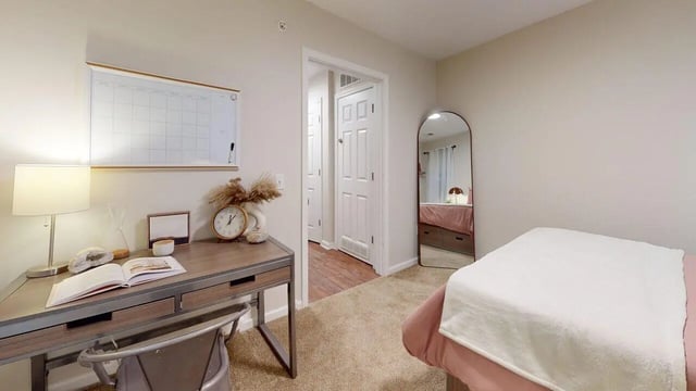 Desk calendar lamp mirror and bed bedroom at Block20