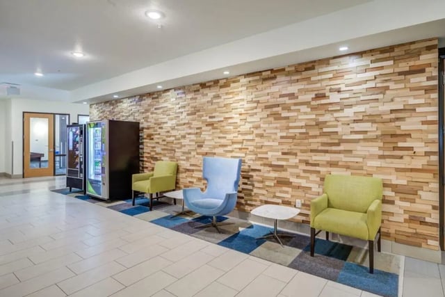 Vending machines and chairs in lounge area at The Knoll Dinkytown in Minneapolis Student Accommodation