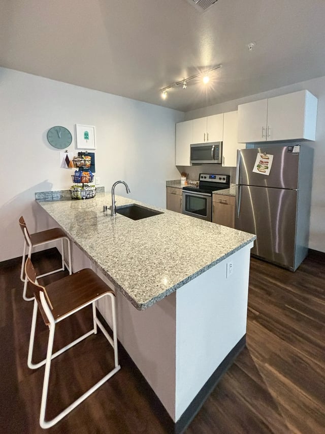 Kitchen island with sink and stools kitchen at Fifteen51 in Reno Student Accommodation