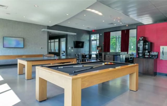 Pool table ping pong table TV common area at The Avenue at Orono in Orono Student Accommodation