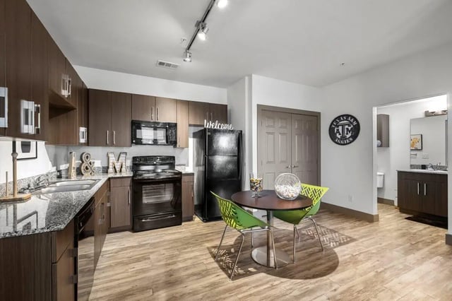 Kitchen with dining table and chairs kitchen at Holleman Crossing in College Station Student Accommodation