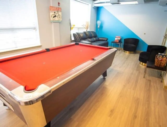 Pool table sofa chairs and snacks playing area at HH Cresmont Apartments in Baltimore Student Accommodation