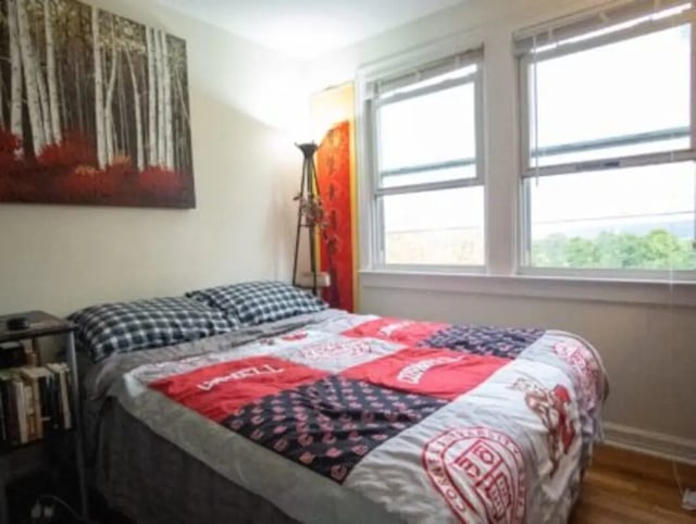 Bed with checkered pillows and art bedroom at Lakeside Vista in Ithaca Student Accommodation