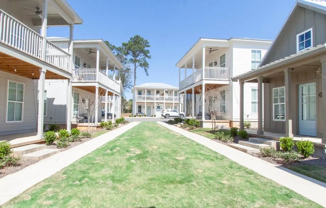 Apartments with balconies and porches exterior at Midtown Auburn in Auburn Student Accommodation