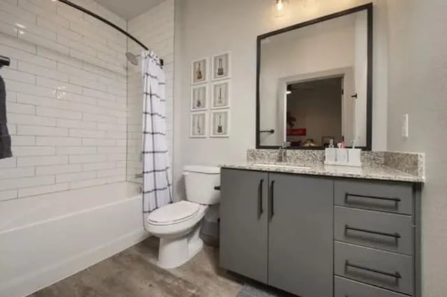 Toilet tub vanity and mirror bathroom at The Wyatt in Lexington Student Accommodation