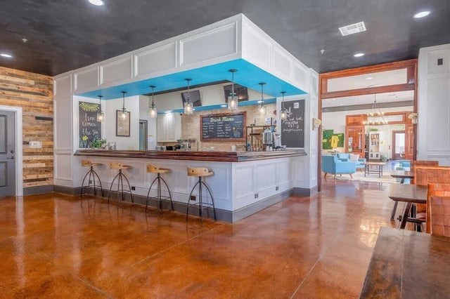 Bar with stools and lounge area living room at Alight Laramie in Laramie Student Accommodation