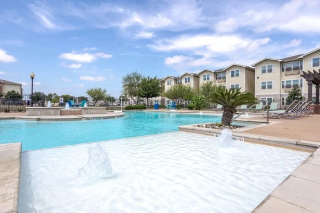 Pool with fountains lounge chairs exterior at Midtown Corpus Christi in Corpus Christi Student Accommodation