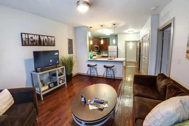 Living room with kitchen bar and couches living room at The View on 10th in Waco Student Accommodation