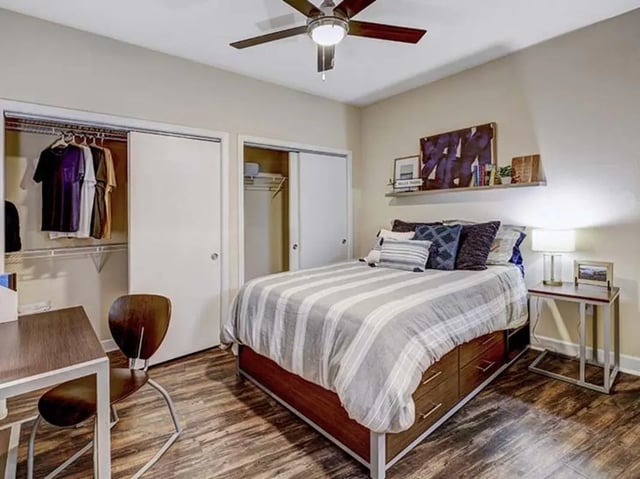 Bed desk closet and ceiling fan bedroom at Crest at Pearl in Austin Student Accommodation