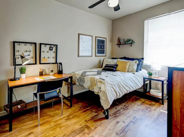 Bed desk and chair in student bedroom Bedroom at Union in Waco Student Accommodation