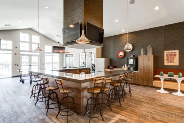Bar with stools and TVs kitchen at Stadium View in Jonesboro Student Accommodation