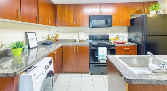 Washer microwave stove refrigerator sink kitchen at 100 Midtown in Atlanta Student Accommodation