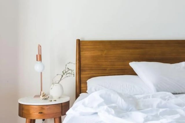 Wooden headboard white bedding bedside lamp bedroom at Stonebridge Campus Living - Binghamton in Binghamton Student Accommodation