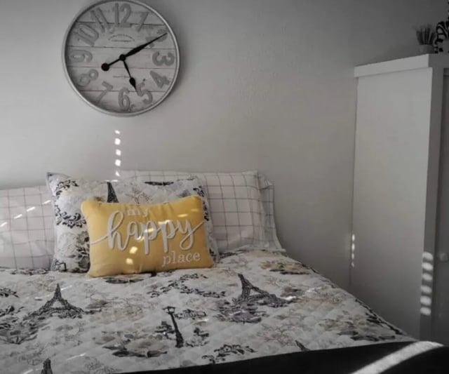Clock pillows and bed with Paris theme bedroom at Capri Eugene Apartments in Eugene Student Accommodation
