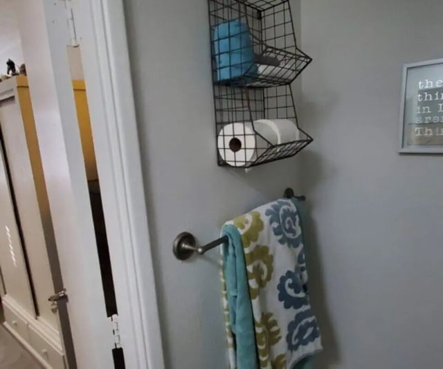 Wire baskets holding toiletries and towels bathroom at Capri Eugene Apartments in Eugene Student Accommodation