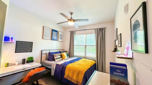 Desk bed calendar and fan bedroom at 14 SixtyFive in Kennesaw Student Accommodation