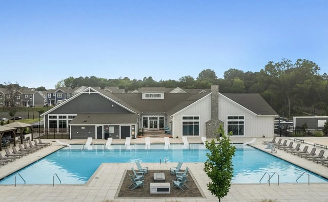Large swimming pool with lounge chairs and building exterior at Aspen Heights University City in Charlotte Student Accommodation