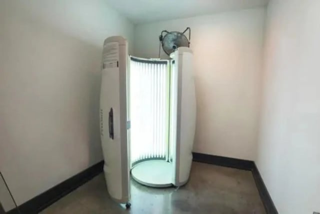 Tanning bed and fan in a room tanning bed at Aspen Springfield in Springfield Student Accommodation