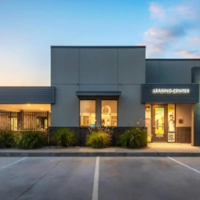 Leasing center entrance with windows exterior at Eastgate Apartments in Waco Student Accommodation