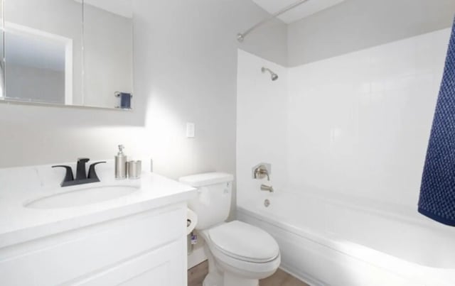 White vanity toilet shower tub bathroom at USC Student Housing: Heritage 2353 in Los Angeles Student Accommodation