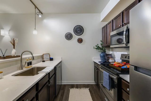 Sink cabinets appliances microwave refrigerator kitchen at 865 East in Harrisonburg Student Accommodation