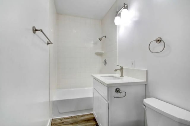 Tub shower vanity sink toilet bathroom at USC Student Housing: Heritage 631 in Los Angeles Student Accommodation