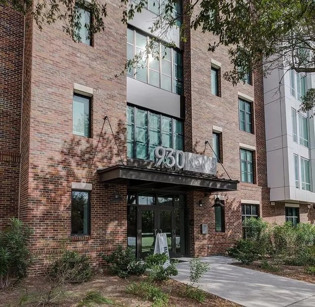 Brick building entrance with 930Komo sign exterior at 930 NoMo in Charleston Student Accommodation