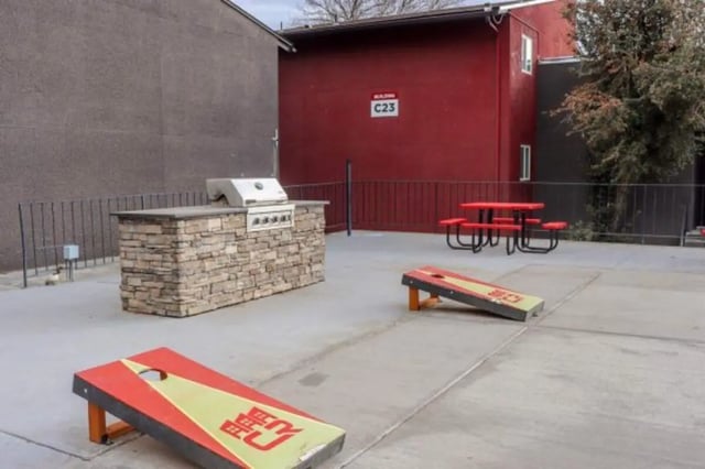 Built-in grill picnic table and cornhole boards playing area at Cougar Ridge Apartments in Pullman Student Accommodation