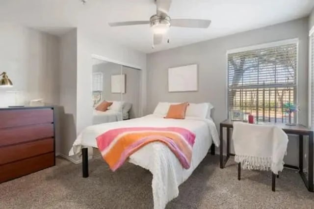 Bed dresser desk and chair bedroom at Mirage San Marcos in San Marcos Student Accommodation