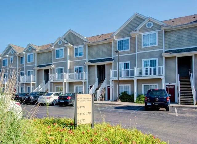 Apartment buildings with cars and greenery exterior at Knollwood Apartments in Kalamazoo Student Accommodation