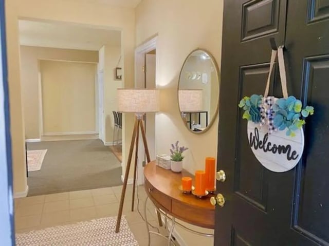 Welcome sign lamp mirror console table hallway entryway at Pointe At Troy in Troy Student Accommodation