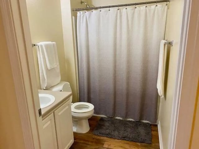Toilet sink and shower curtain bathroom at Pointe At Troy in Troy Student Accommodation