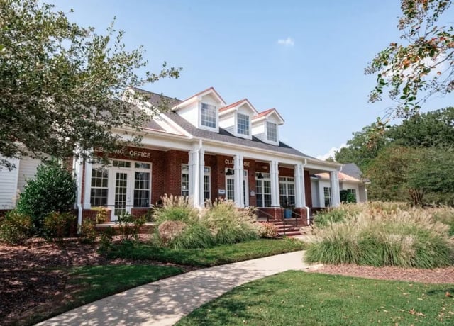 Brick building with clubhouse and office exterior at Lakeside Student Living in Starkville Student Accommodation