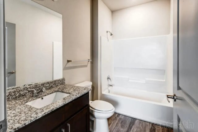 Sink toilet tub and vanity bathroom at Stadium View in Ames Student Accommodation