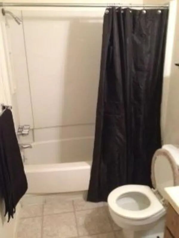 Toilet bathtub with black shower curtain bathroom at Baylor Plaza III in Waco Student Accommodation