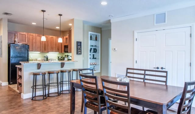 Kitchen dining area with island and stools living room at Archstone Luxury Apartments in Gainesville Student Accommodation