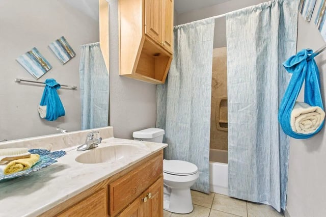 Sink toilet shower curtain and towels bathroom at Bear Crossing Apartments in Waco Student Accommodation
