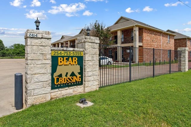 Bear Crossing Apartments sign building exterior at Bear Crossing Apartments in Waco Student Accommodation